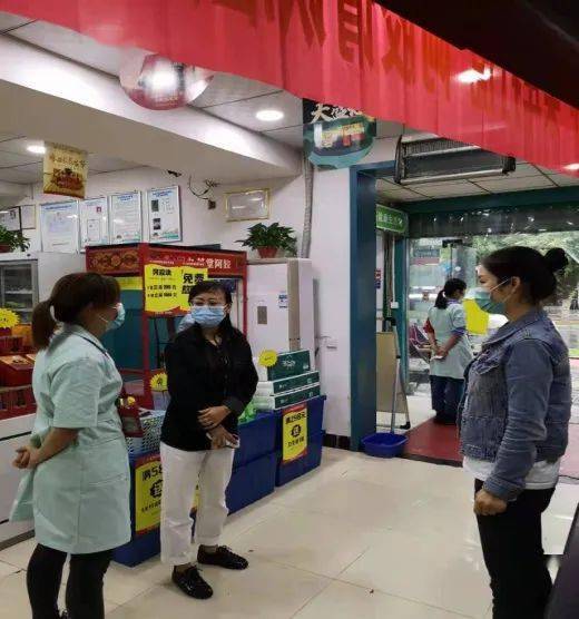 灞桥区市场局双节期间督导检查药品零售企业疫情防控工作